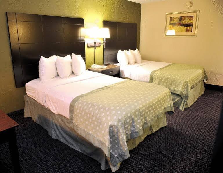 Ramada By Wyndham Newburgh/West Point Hotel Exterior foto