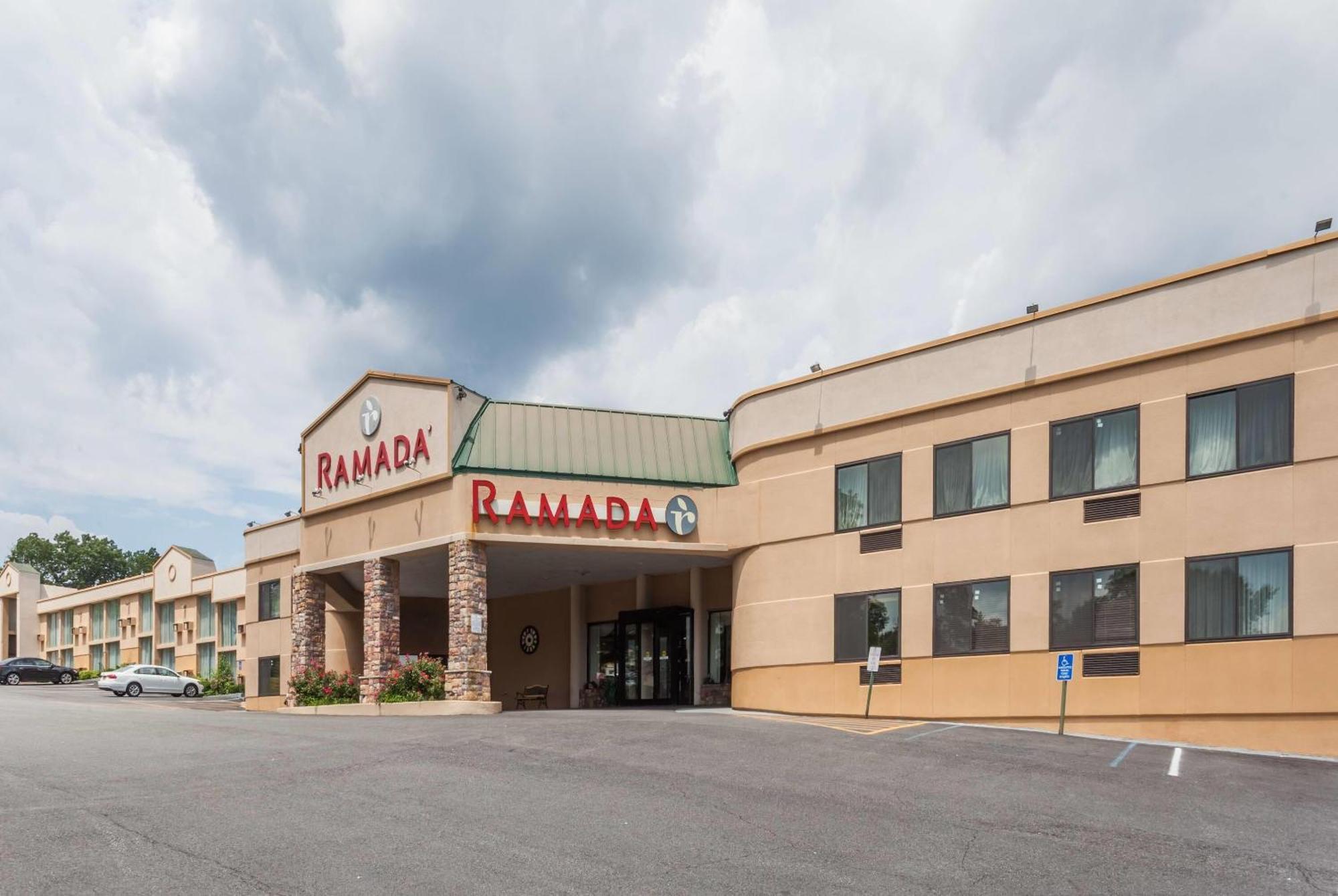 Ramada By Wyndham Newburgh/West Point Hotel Exterior foto